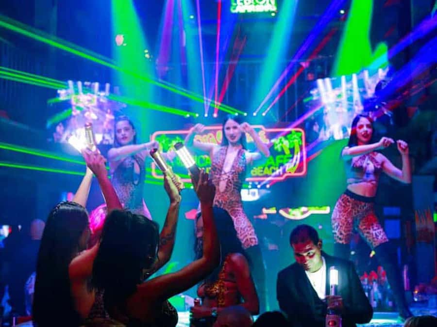 Miami Pub Crawl + Clubbing Experience - Start at Ocean Drive: Check-In Drinks and Getting Your Bearings Fast