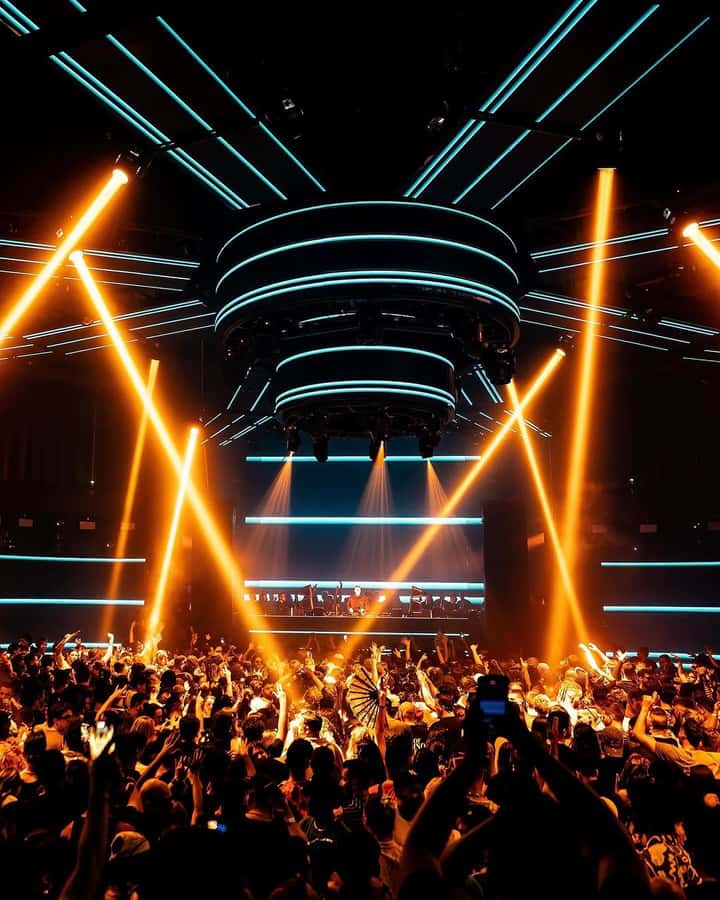 Miami Pub Crawl + Clubbing Experience - Host Power: When the Social Part Works, It Really Works