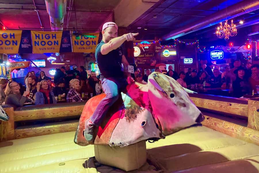 Nashville: Music City Pub Crawl - A two-hour crawl that fits real plans in downtown Nashville