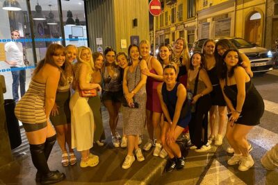 Nice: Pub Crawl Yellow – Social Bars, Games & VIP Club Entry - Stop 2 at Paddy’s Bar, 40 Rue Droite (22h): Irish pub energy and another free shot