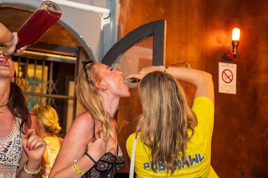 Nice : Yellow Pub Crawl - Social Bars, Games & Meet People - Timing, pacing, and how to make the most of the 5 hours