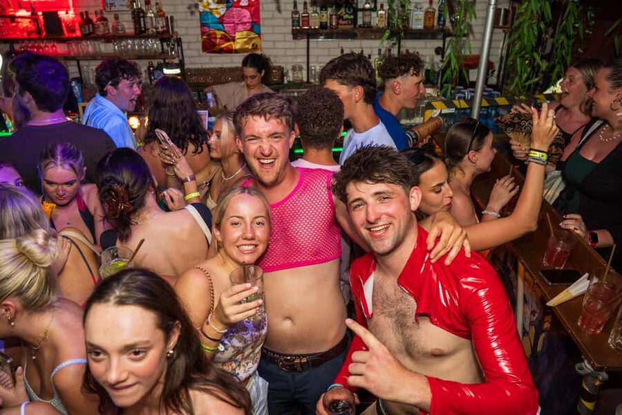Nice : Yellow Pub Crawl - Social Bars, Games & Meet People - Who should book Pub Crawl Yellow (and who should skip it)