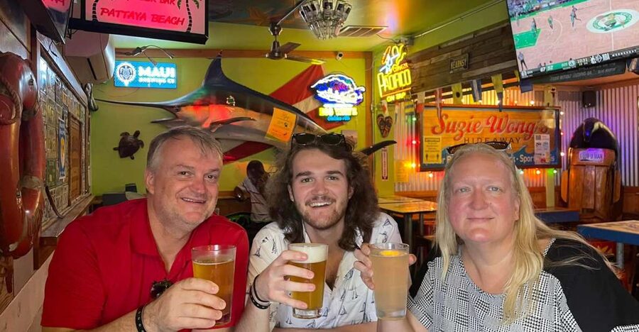 Oahu: Sips & Secrets of Hawaii Pub Crawl - The Best Part: The Guide Makes the Difference