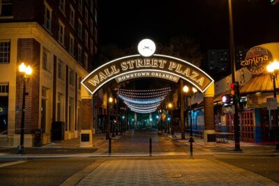 Orlando Haunts Boos and Booze Haunted Pub Crawl - Meet at The Cask, Then Get Moving with the Lantern Guide