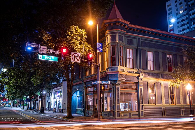 Orlando Haunts Boos and Booze Haunted Pub Crawl - Stop 6: Cocktails & Screams for the final round of stories