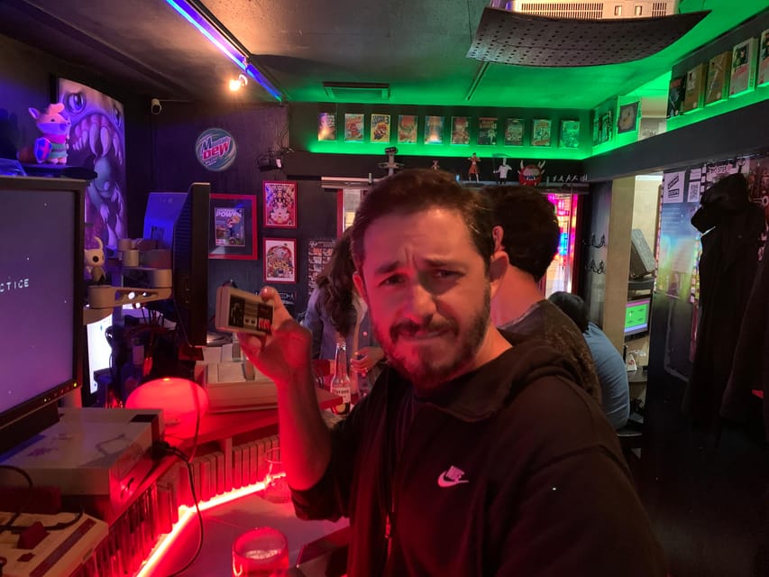 Osaka: Namba Pub Bar Crawl with a Local Guide - Guides Who Set the Tone: Photo Assistance and Cultural Tips