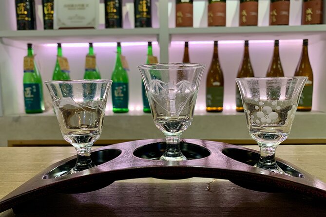 Osaka Nights: Ultimate Pub Bar Crawl with an Expert Local Guide - How the guide makes the night work: ordering, staff, and pacing