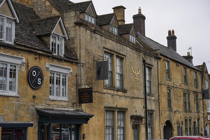 Oxford and Cotswolds Tour with Country Pub Lunch from London - Weather, Divinity School closure, and staying flexible