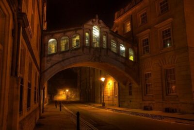 Oxford PRIVATE Pub and City Evening Walking Tour - Private and small-group format: what that changes for your evening