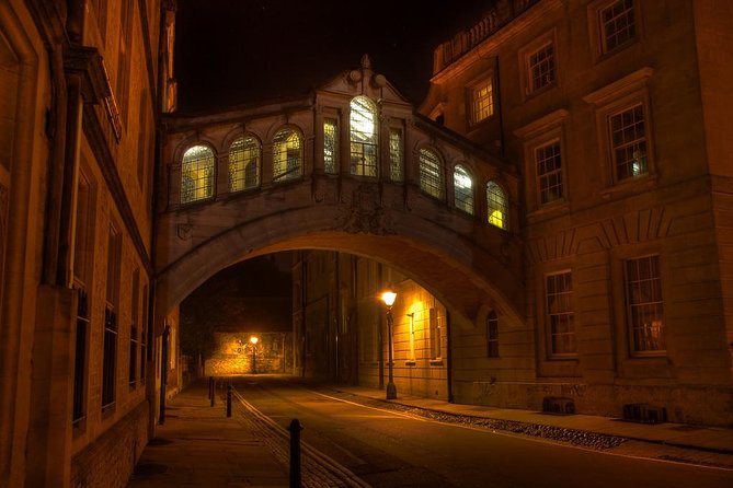 Oxford PRIVATE Pub and City Evening Walking Tour - Private and small-group format: what that changes for your evening