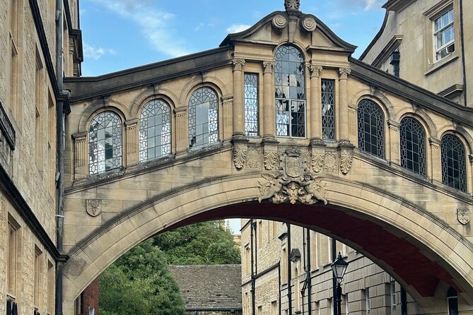 Oxford Pub Tour: Historic Pubs and Local Brews - Radcliffe Square: Radcliffe Camera and the Oxford Big-Hitters