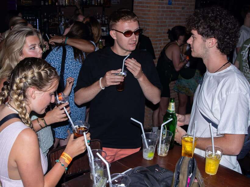 Pai Pub Crawl: The Best Nightlife in Town! - Meet the leaders: why friendly guidance matters for nightlife