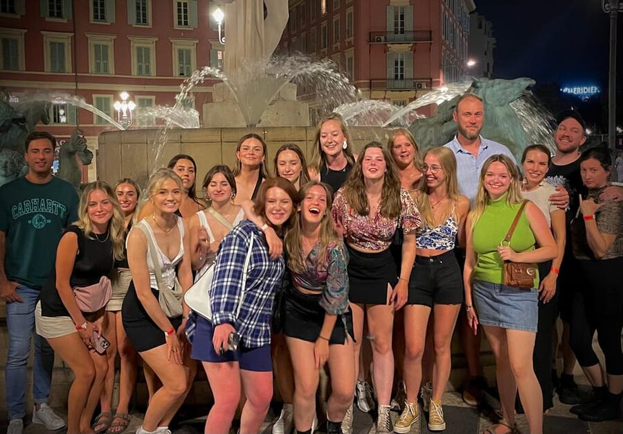 Paris International Pub Crawl with Free Shots & Fun Games - Price and Value for a 5-Hour Paris Night Out