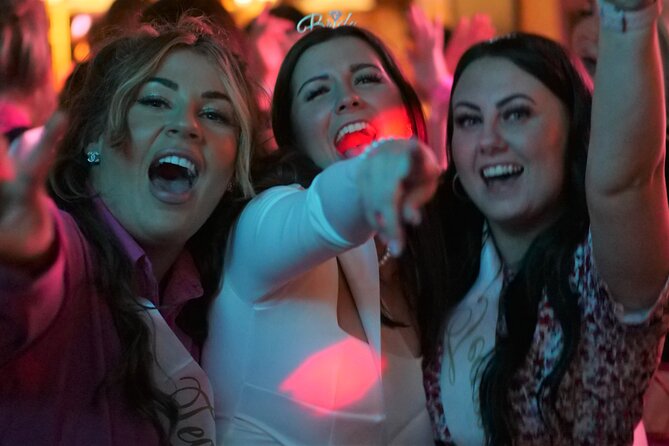Paris Latin Quarter Pub Crawl Bars and Clubs - Stop 1: Bull’s Brothers on Rue de la Huchette (Your Party Starter)