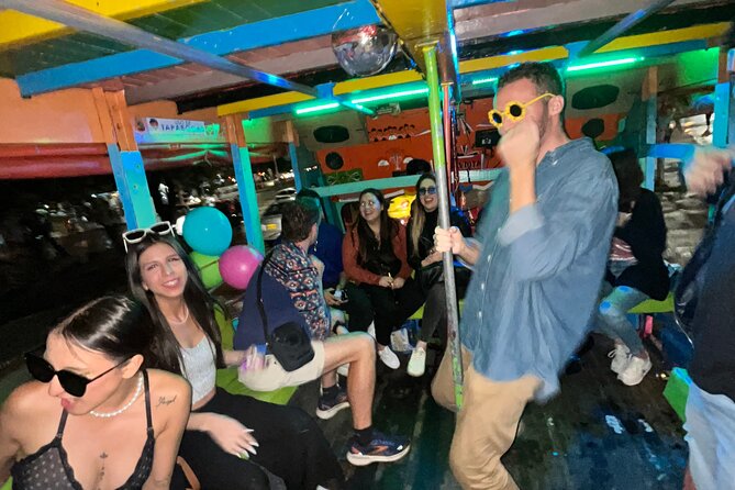 Party Crawl: 6 Nightclubs, DiscoTruck, AfterParty, 1h Openbar pub - From La Candelaria to Zona T: the real rhythm of a Bogotá night