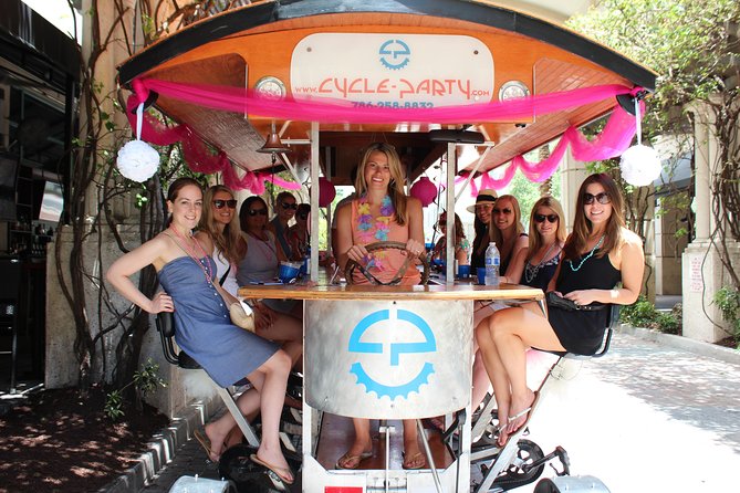 Pedibus Pub Crawl in Fort Lauderdale - Drinks, Souvenir Cup, and the Photo Package: What You Should Plan For