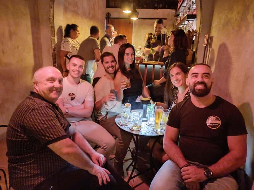 Ponta Delgada: Pub Crawl Tour as Locals from Azores - The 3-hour route: how the night is paced (15 minutes, then rhythm)