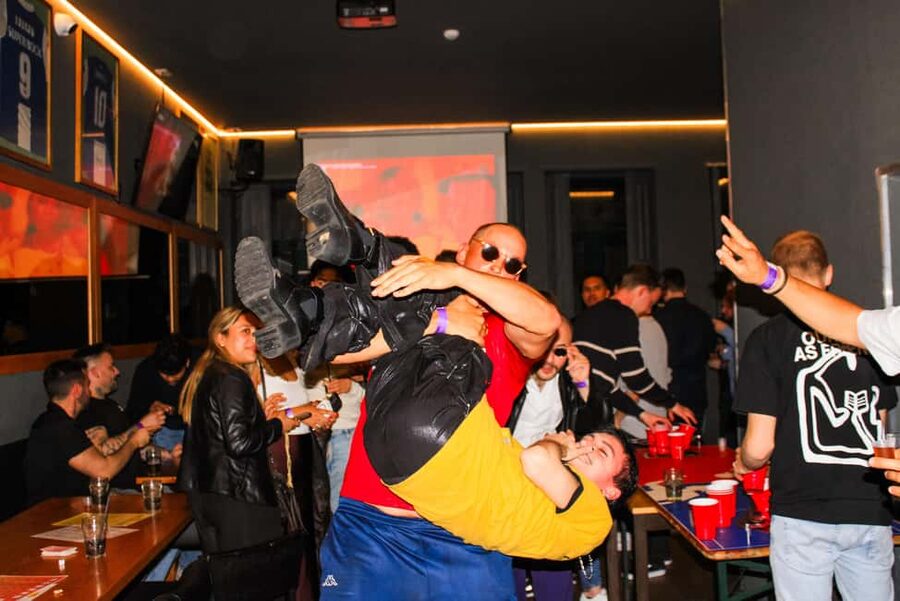 Porto: 4 Bar Pub Crawl, 7 Drinks, & Skip-the-Line Club Entry - Rua de Cândido dos Reis: The Final Push and the VIP Club Payoff