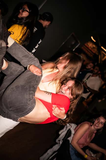 Porto: 4 Bar Pub Crawl, 7 Drinks, & Skip-the-Line Club Entry - Shoes, Rules, and How to Blend In at Porto Night Spots