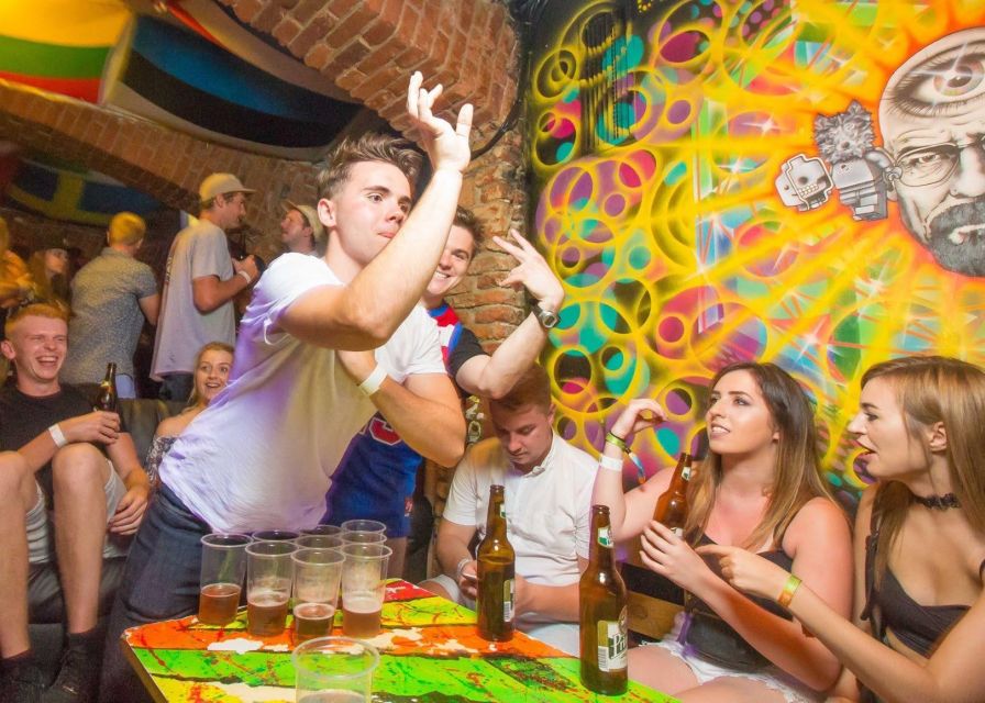 Prague: Pub Crawl with Open Bar and VIP Entry - Old Town start at Drunken Monkey Sports Bar