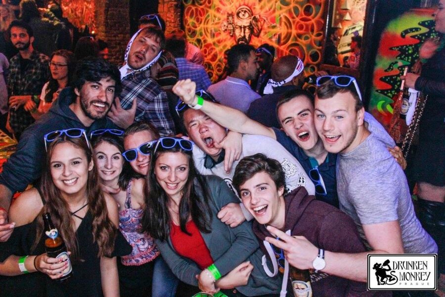 Prague: Pub Crawl with Open Bar and VIP Entry - The open bar window: what you actually get