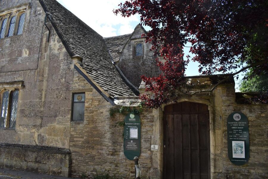 Private Downton Abbey Day Tour, including Pub Lunch - From Central London to the Real Downton Abbey