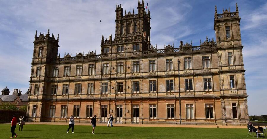 Private Downton Abbey Day Tour, including Pub Lunch - Pub Lunch at The Trout at Tadpole Bridge (Plan for Lunch Cost)