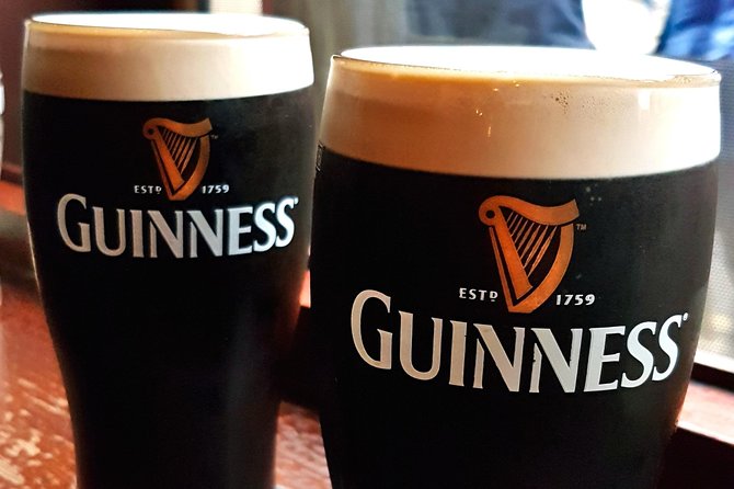 Private Dublin Pub Odyssey: Storytelling, and Pub Culture - Private pub crawl vs the Temple Bar rush