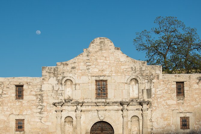 Private History Pub Tour through the Menger & Buckhorn Saloon - Entering San Antonio by 3:00 pm: the meeting point and the pacing