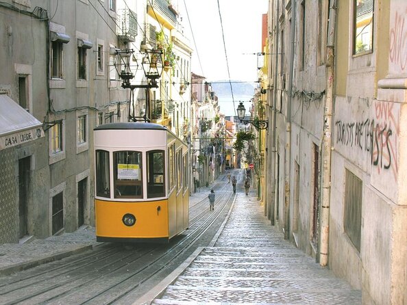 Private Pub Crawl in Lisbon - Quick hits before you commit