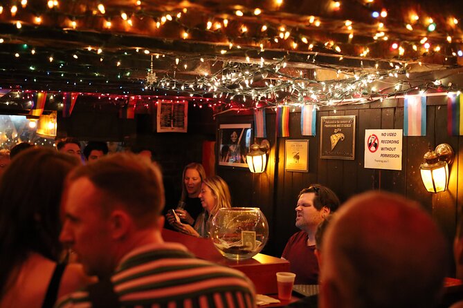 Private Pub Crawl with a Local - Bob Dylan and Jimmy Hendrix: the “where careers started” street lesson