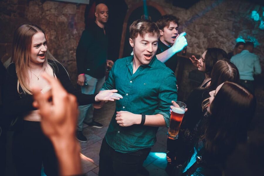 Pub Crawl - 1-hour Open Bar then Vip to 5 Clubs - Krakow - VIP entry to 5 places: skipping the line and saving energy
