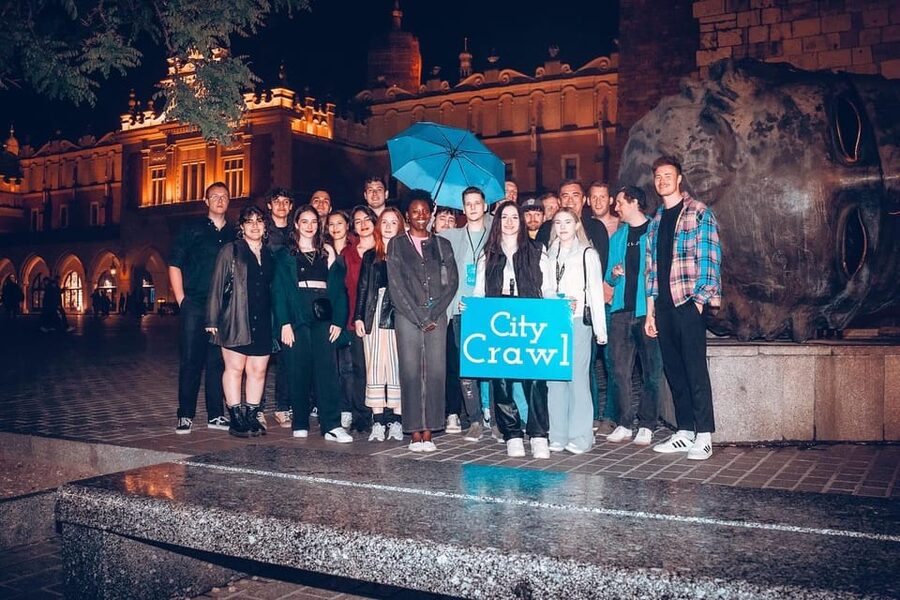 Pub Crawl - 1-hour Open Bar then Vip to 5 Clubs - Krakow - The 9:30 PM kickoff: your first hour of unlimited drinks