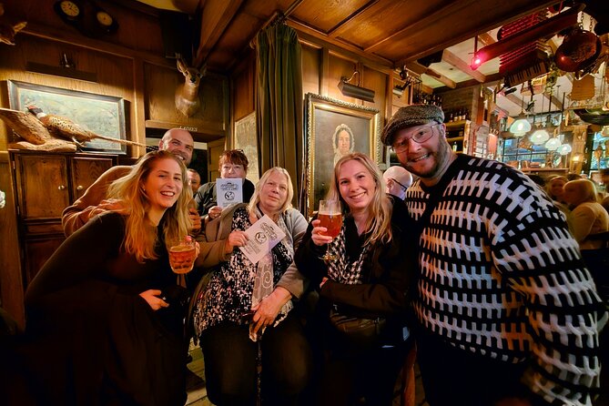 Pub Crawl and Sing along London Experience - Bar-snack samples and the fun side of British pub food