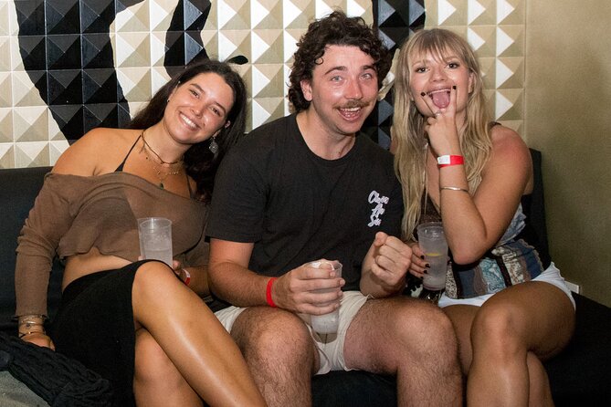 Pub Crawl Barcelona: 4 nightclubs + shots + skip-the-line entry - Stop-by-stop: what you should expect each phase