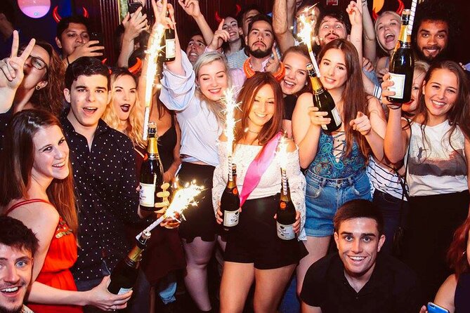 Pub Crawl Barcelona by EVOLVE The BEST night experience - Guides: the difference between a fun night and a chaotic one