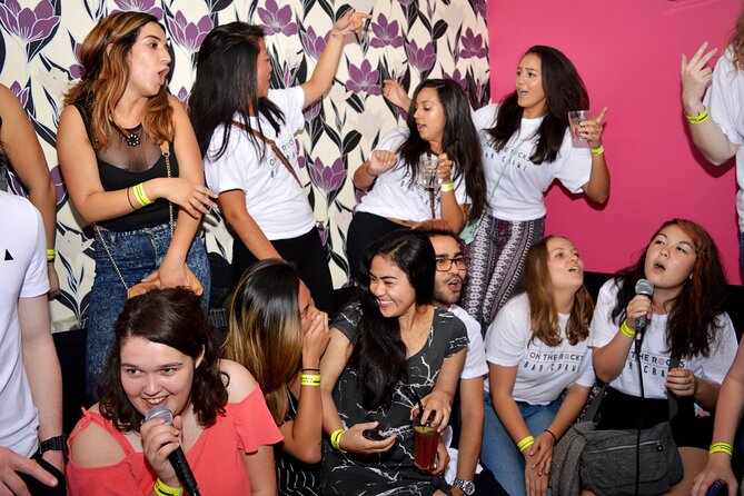 Pub Crawl in Edinburgh - The Social Side: Meeting People Without Feeling Forced