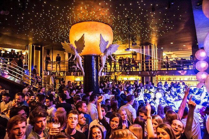 PUB CRAWL IN PRAGUE | Admission Ticket - Recovery Room open bar: why the first stop matters