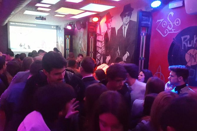 Pub Crawl Porto - A 10:30 pm beer crawl that actually feels like a plan
