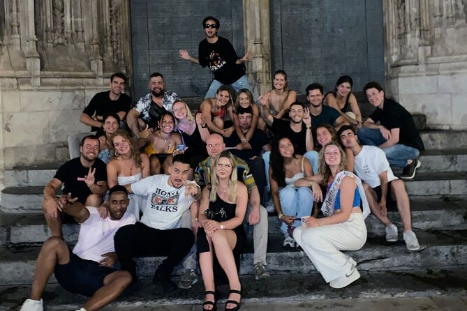 Pub Crawl Tour in Valencia - Stop 1: Plaça del Negret and the first hour