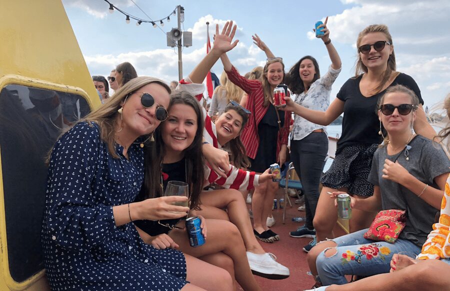 Rotterdam: Pub Cruise with Drinks and Bites - Drinks and Dutch snacks: value you can feel on board