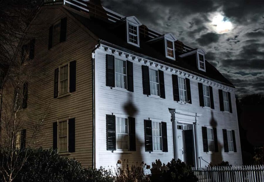 Salem: Boos and Brews Haunted Pub Crawl - Guide Quality: Storytelling That Keeps the Night Moving