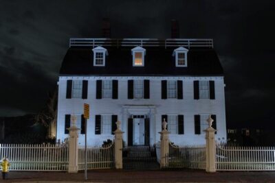 Salem Booze and Brews Haunted Pub Crawl by US Ghost Adventures - Meeting Point and the Move-Quick Timing You Need
