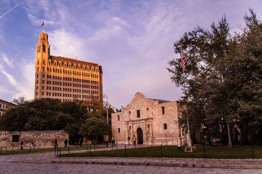 San Antonio: Guided Haunted Pub Crawl - Starting Point: The Hipólito Federal Building at 615 E. Houston St.