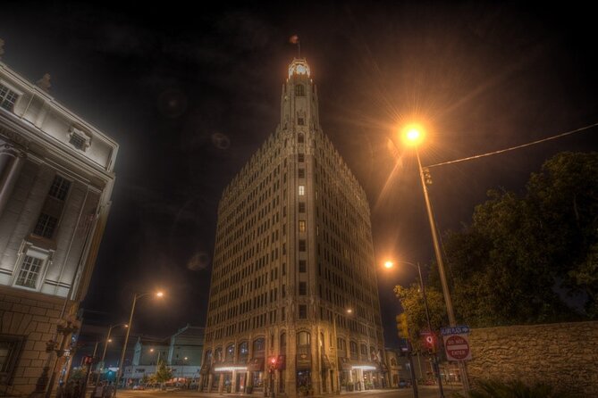 San Antonio Haunted Pub Crawl - Starting at 615 E Houston: the vibe before the first story