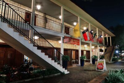 San Antonio: Spirits & Spirits Haunted Pub Crawl - Meet Outside the Crockett Hotel, Then Start With a Drink