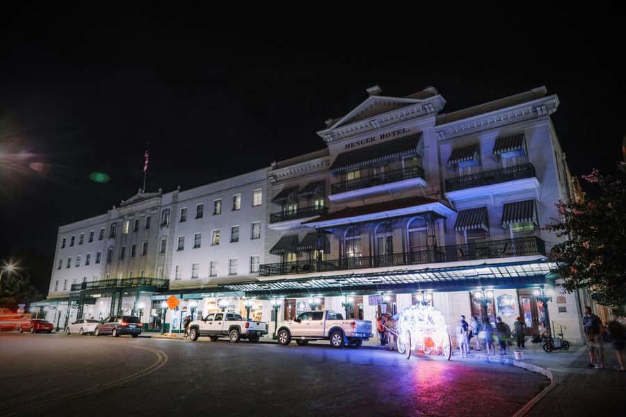San Antonio: Spirits & Spirits Haunted Pub Crawl - The Walk to Emily Morgan Hotel: “River City” With a Guide