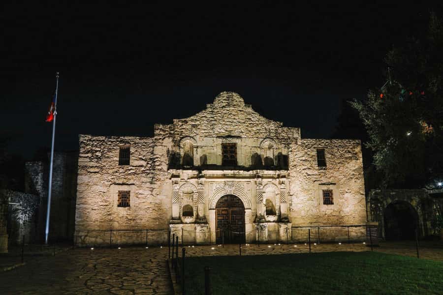 San Antonio: Spirits & Spirits Haunted Pub Crawl - Stop 3: Menger Hotel—Keeping the Stories Moving