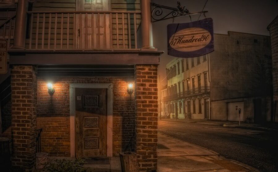 Savannah: Haunted Pub Crawl - Why Savannah at night feels different on a Haunted Pub Crawl