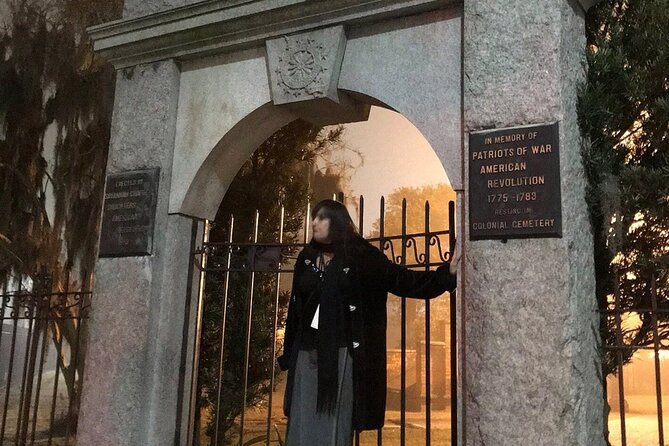 Savannah Haunted Pub Crawl Walking Tour - Colonial Park Cemetery: admission not included, but it’s the centerpiece
